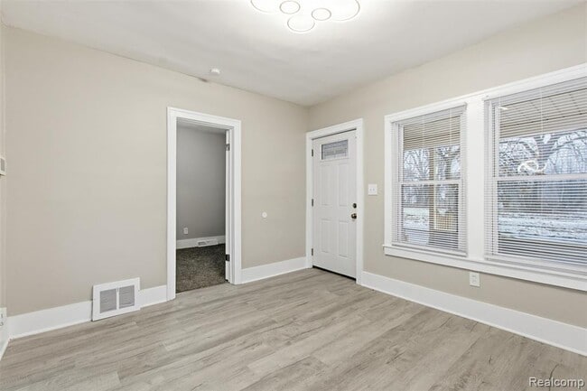 Photo - 6433 Globe St