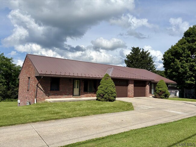 Building Photo - 2837 Bedford St