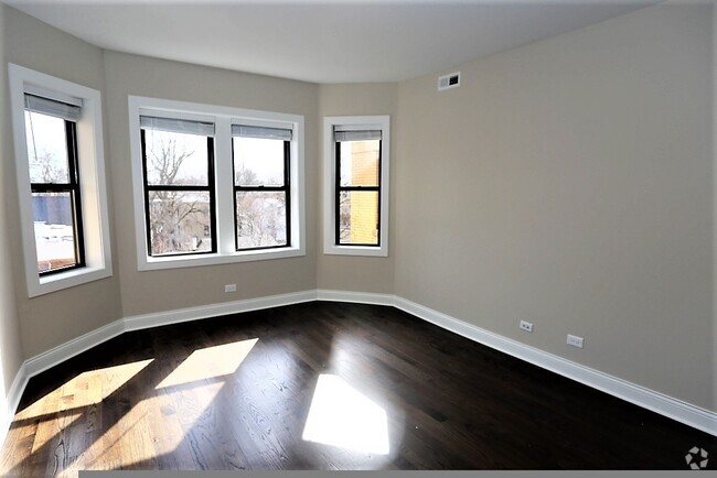 Building Photo - 2230 N Sawyer Ave Unit 2W Rental