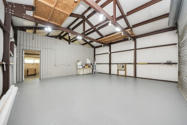 Photo - 3400 Surrey Ln