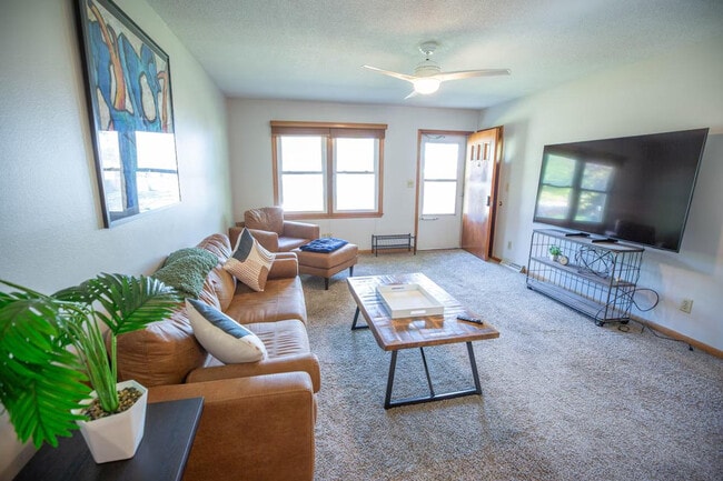 Building Photo - 202 NW Sharmin Dr Unit ID1319117P