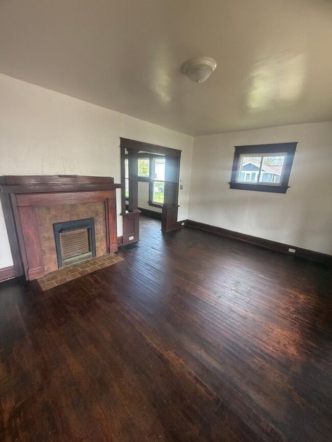 Photo - 556-58 E 5th St Unit #1