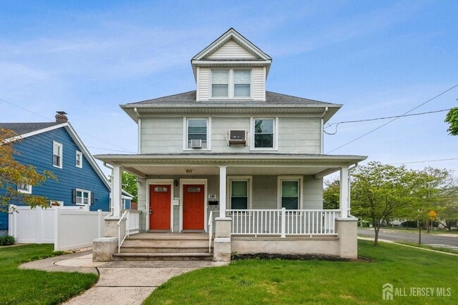 Photo - 104 Thompson St