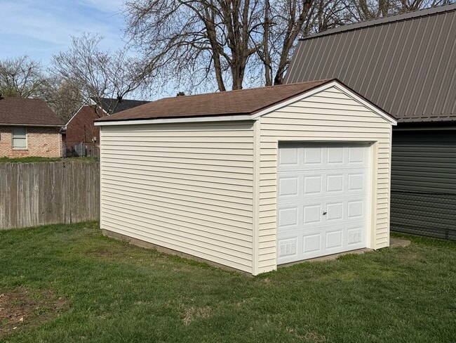18’ x 12’ storage garage - 2325 Palladio Ave