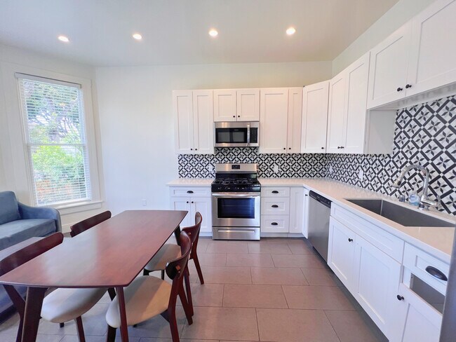 Photo - 1301 W 22nd St