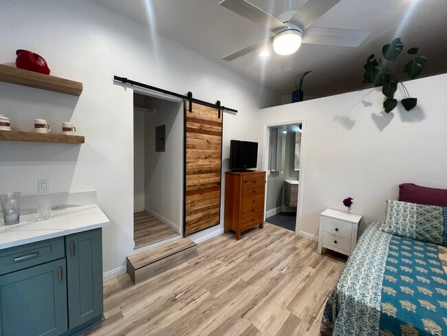 High Ceilings - 1373 Napoli St Unit Quiet Studio