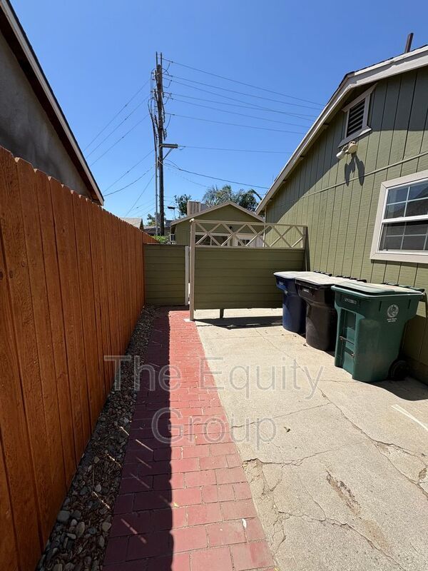 Photo - 1085 E Academy Ave Unit B