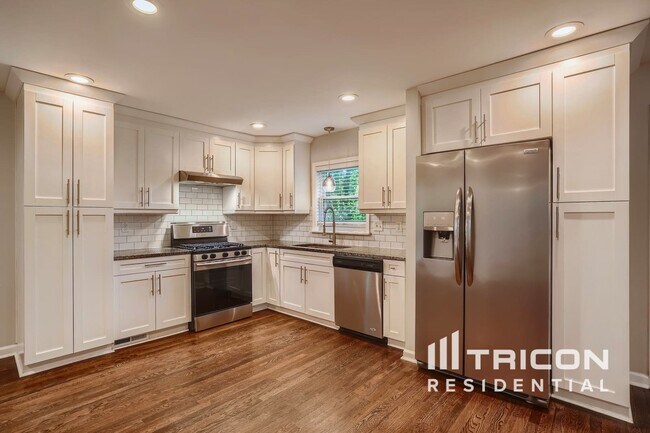 Photo - 2001 E Lake Dr