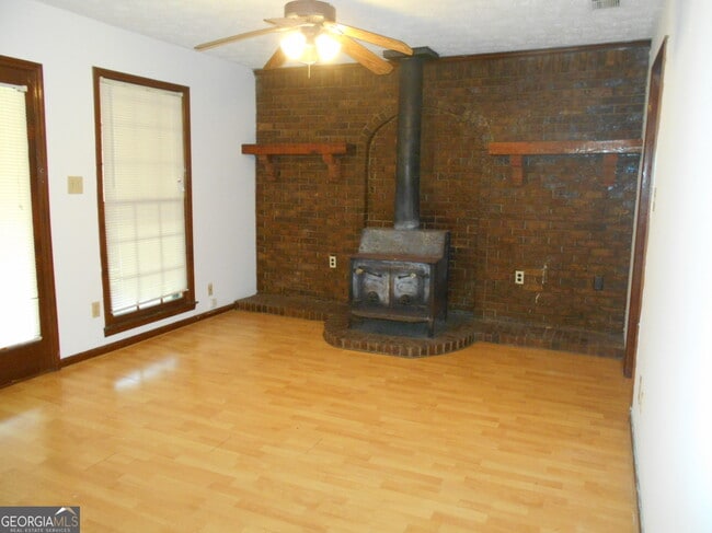 Photo - 551 Racetrack Rd