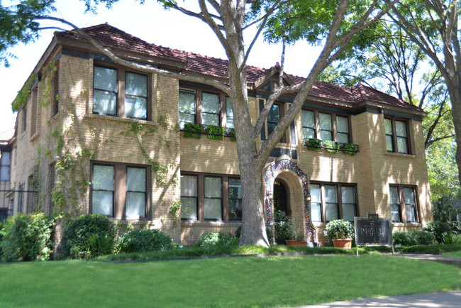 SPANISH VILLAS - SPANISH VILLAS Apartments