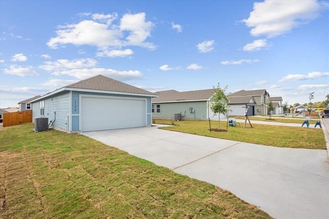 1122 Newey Cir