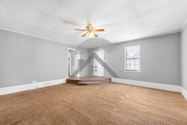 Photo - 108 Robin Ln