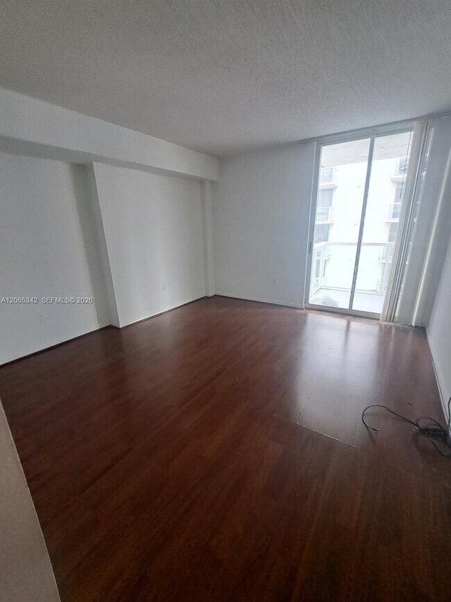 5091 NW 7th St Unit 1007