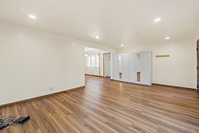 Photo - 2319 N 145th St