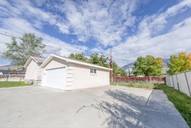Photo - 312 E 400 N