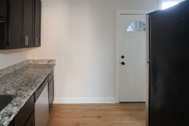 Photo - 4045 N Ashland Unit E4