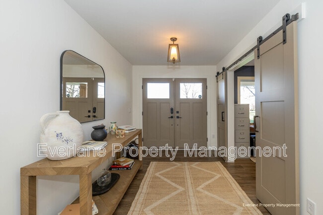 Photo - 499 W Main St