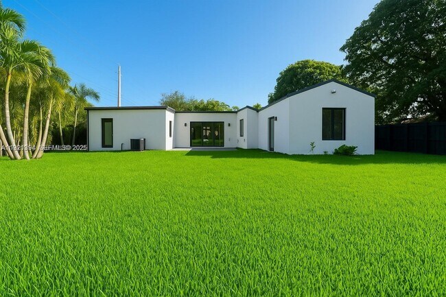 Building Photo - 185 NE 106th St