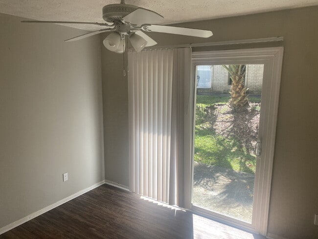 Photo - Gorgeous 2 Bedroom 1.5 Bathroom Condo With Stunning Flooring! AMAZING DEAL. Unit #124