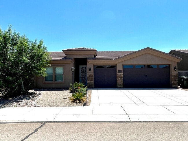 Photo - Beautiful 3 Bedroom Home in Central Kingman!
