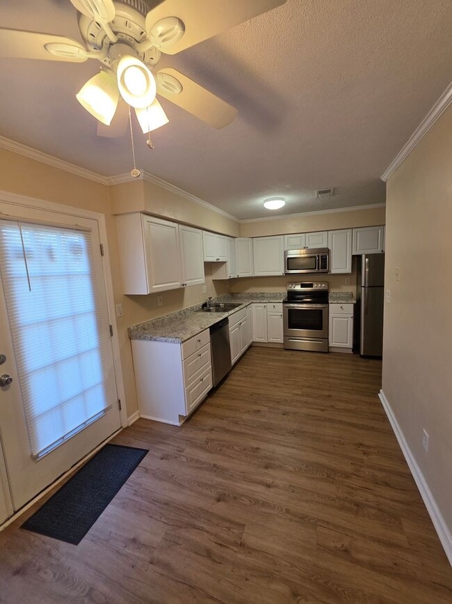 Photo - 3 BR 1.5 Bath Townhome located off Cedar road