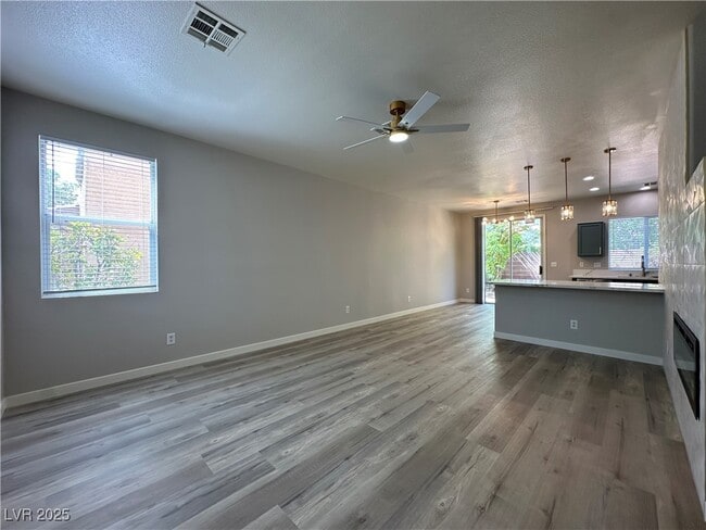 Building Photo - 2637 Heathrow St Rental