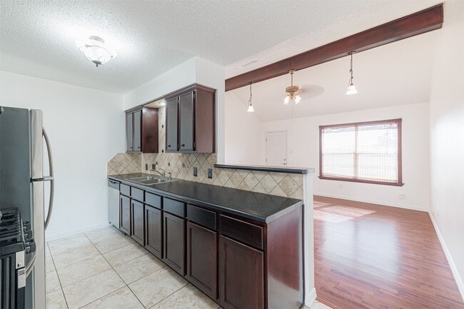 Photo - 1615 Junker St