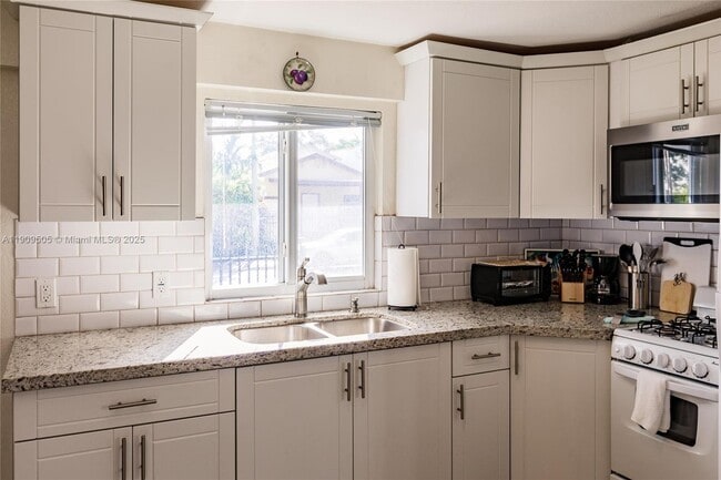 Photo - 518 SW 15th Ave