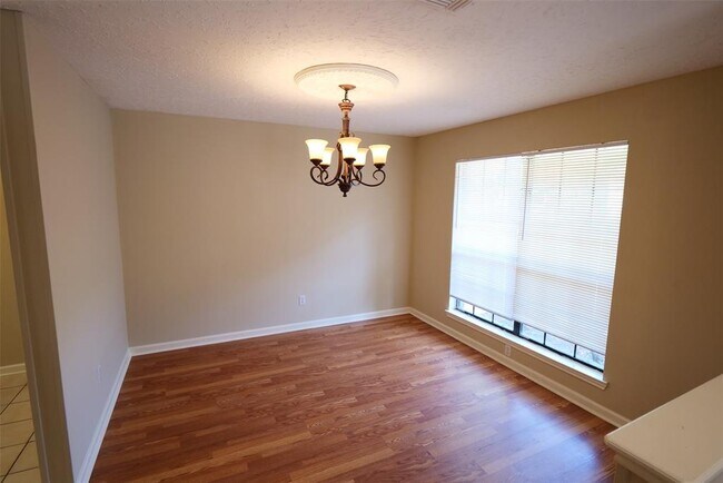 Photo - 2111 Old Dixie Dr