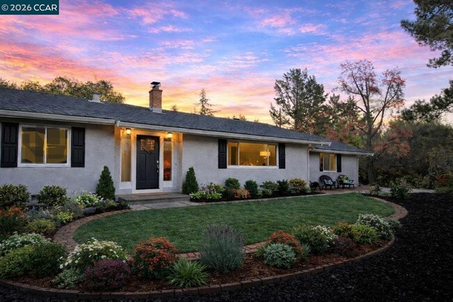 Building Photo - 8 Cherryhills Ct