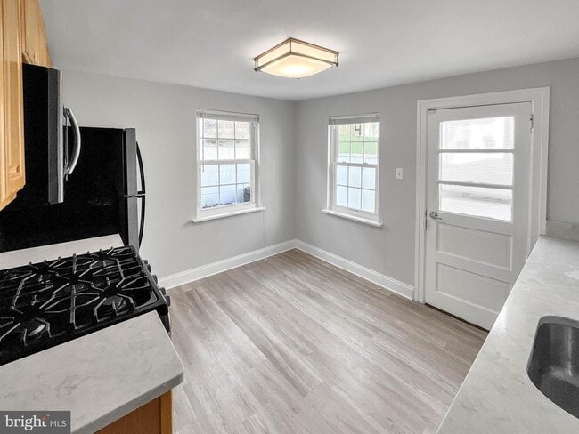 Photo - 160 McClellan St