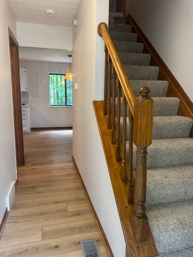 Photo - 564 Glenside Ln