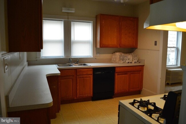 Photo - 121 Broad St