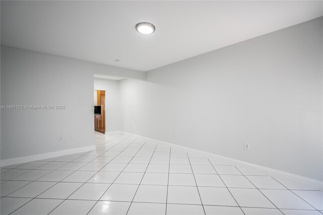Photo - 7640 Carlyle Ave Unidad 4A