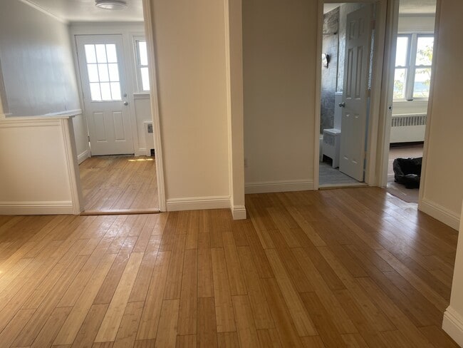 Building Photo - 658 W Broadway Unit 2nd Floor