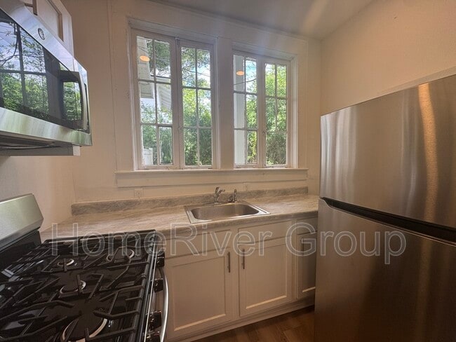 Building Photo - 1616 Willow Branch Ave Unit Apt 2