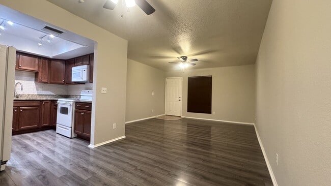 Building Photo - 1340 N Recker Rd Rental