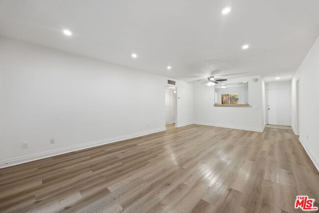 Photo - 18350 Hatteras St Unit 183