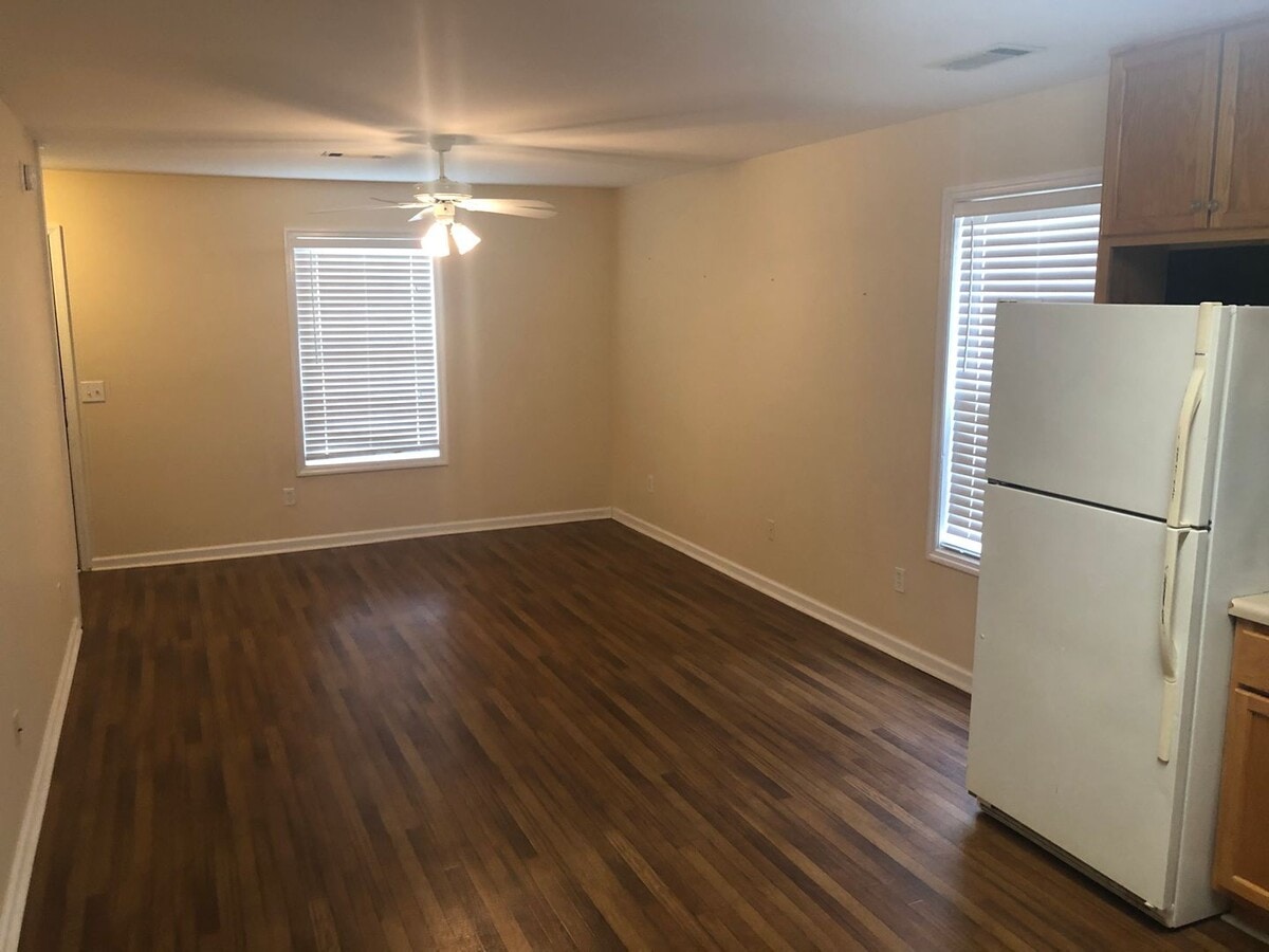 Photo - 3 Bedroom/3 Bath Duplex in Auburn!