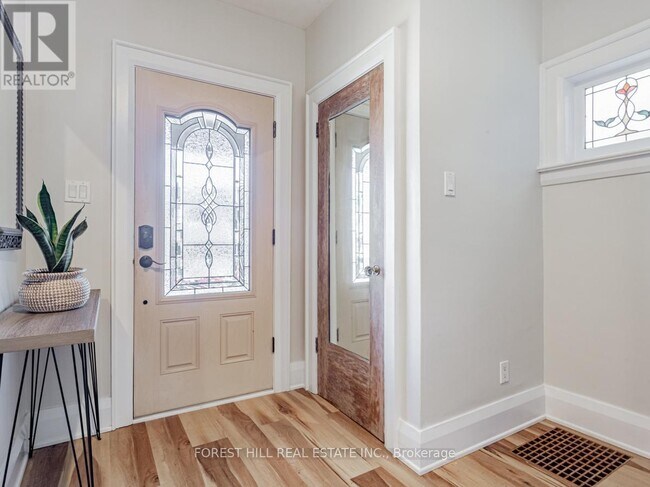 Photo - 186 Westmount Ave