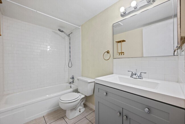 Photo - Updated 1 Bedroom Condo in Denver | Renovated Kitchen, Spacious Layout & Great Location Unit D