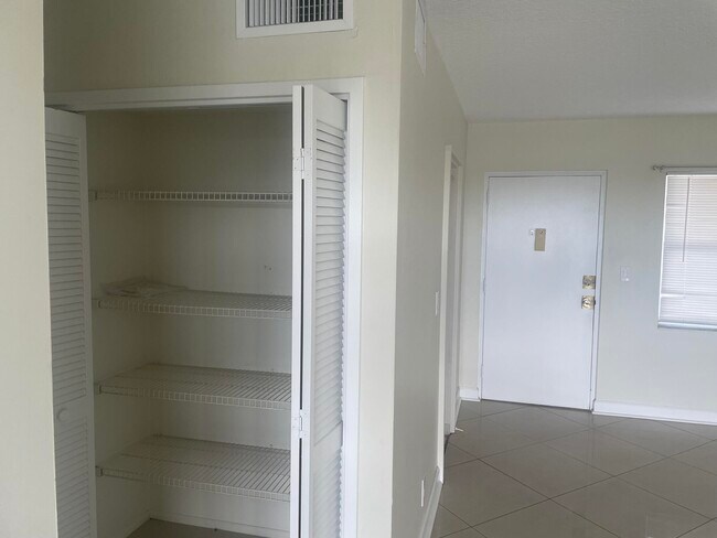 Photo - 2555 NE 11th St Unit 803
