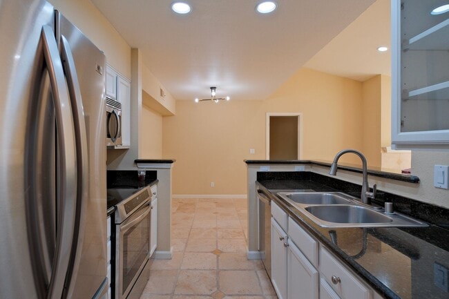 Photo - Fabulous 2 bedroom condo for rent in San R...