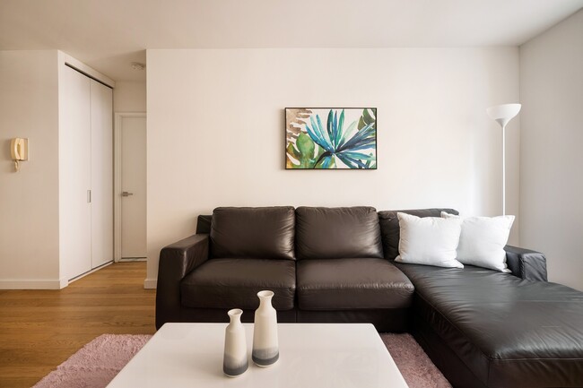 Photo - 271 W 47th St Apartamento Unidad 5A