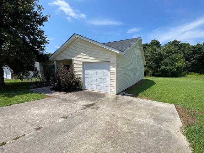 Photo - 5012 Scotch Pine Ave