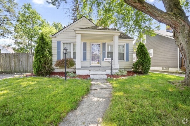 Building Photo - 2226 E Farnum Ave Rental