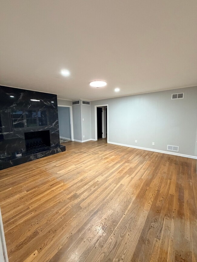 Photo - 2311 Lovitt Dr