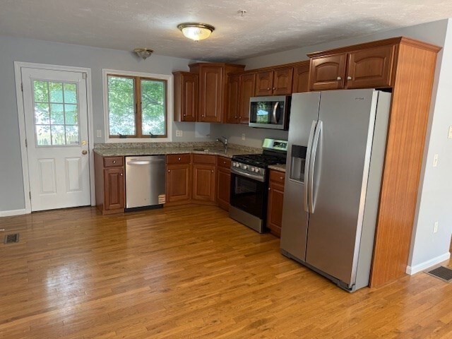 Photo - 955 Pleasant St