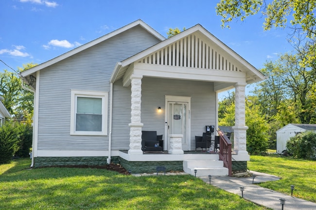 Building Photo - 3211 Dumesnil St Unit 2