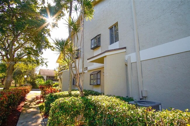 Photo - 606 Gardens Dr Unit 103